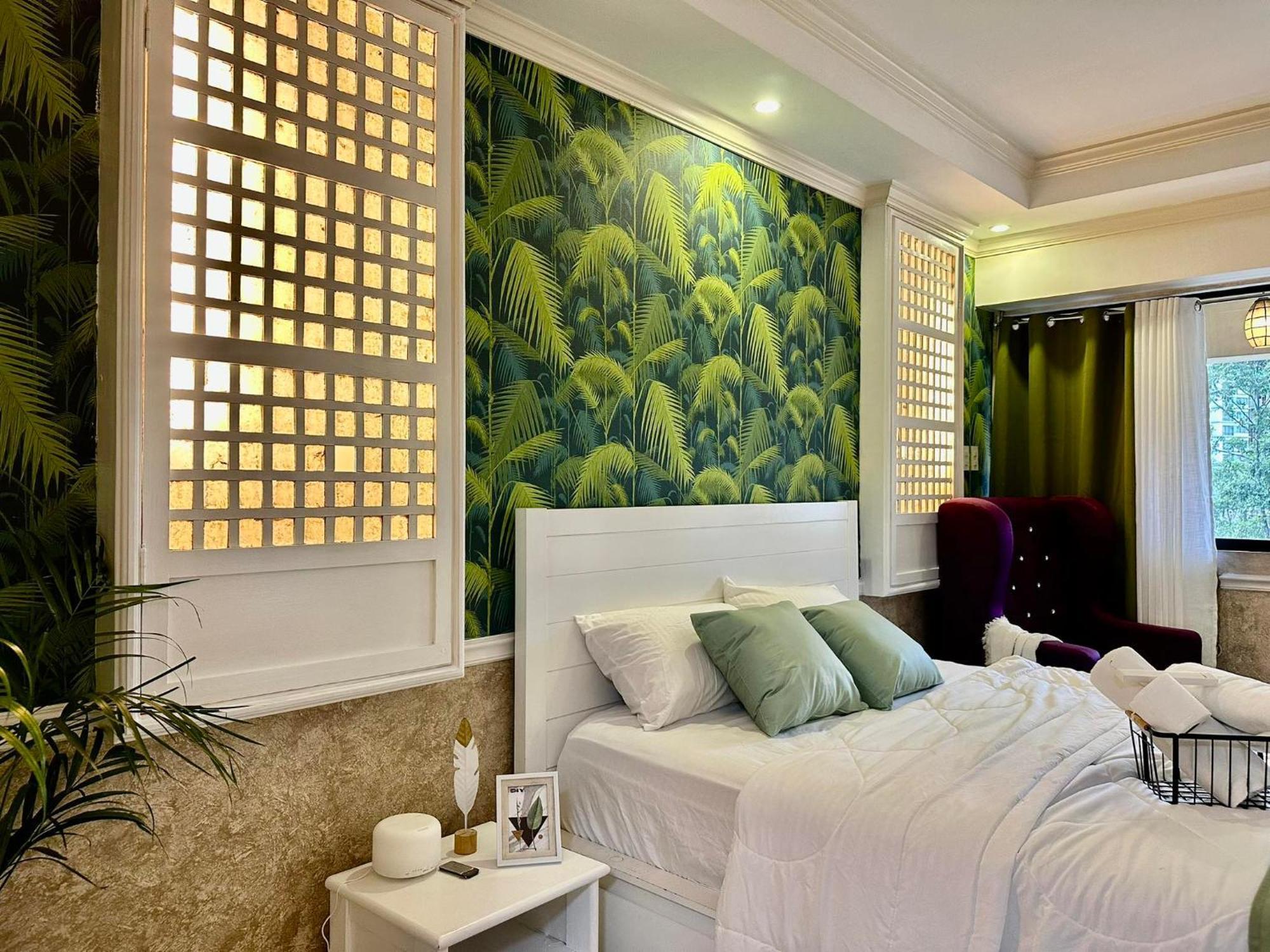 One Bedroom With Balcony By Christine Suites Ph In Greenbelt Radisson Makati City Kültér fotó